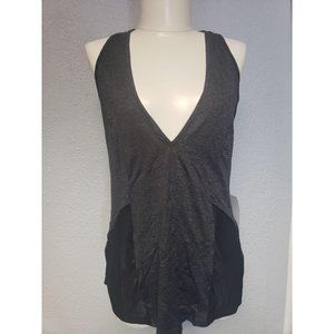 NWT Rezeloot workout top with slit back in Medium